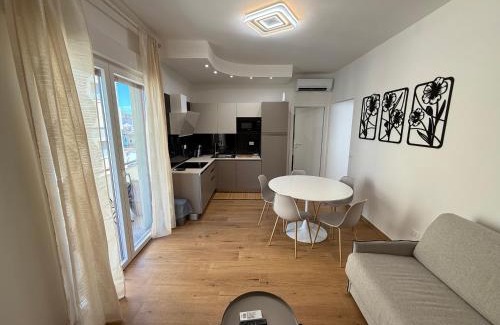 Isolotto Apartment | Villa Strozzi - Modern Apartament