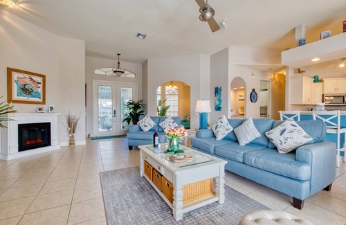 Cape Coral Villa | VILLA SUMMERLAND– HEATED POOL & SPA | GULF ACCESS | BOAT RENTAL + TOURS VOUCHER INCL.