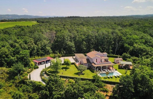 Montescudaio Villa | Villa 'Sunbeach' with Private Pool, Private Terrace and Wi-Fi