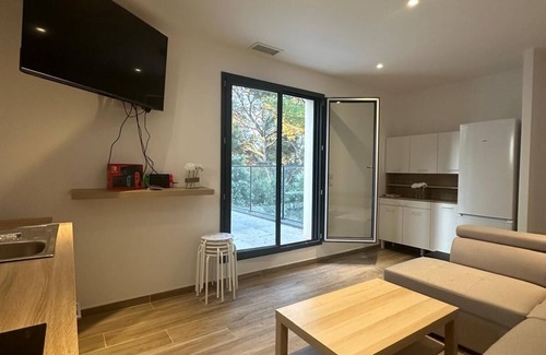 Juvignac Villa | Villa swimming pool jacuzzi Montpellier