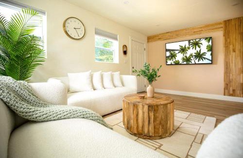 East Naples House | Villa Talia, with Spa, Mini Golf, 3mile to downtown next to a Park & Lake