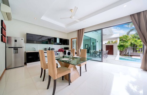 Ban Saiyuan Villa | Villa Talosy with Salt Pool near NaiHarn