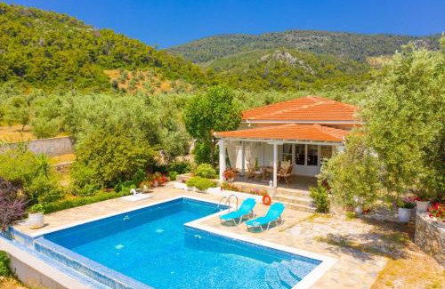 Votsi Villa | Villa Tassoula