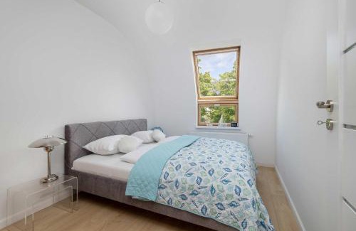 Swinoujscie Apartment | Villa Teresa Apartament Morski w Świnoujściu z Parkingiem i Balkonem by Noclegi Renters