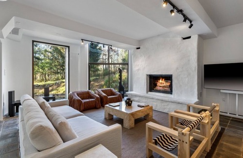 Springtown Villa | Villa Terra - Luxurious Estate 1.5hrs from NYC