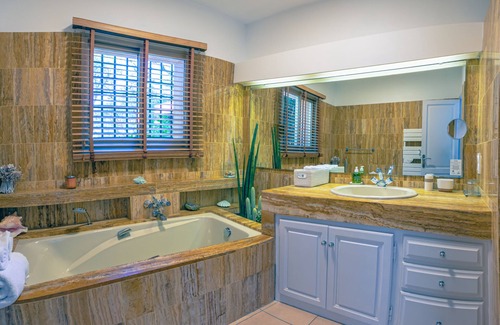Le Lavandou Bed & Breakfast | Villa Thalassa Art' B&B