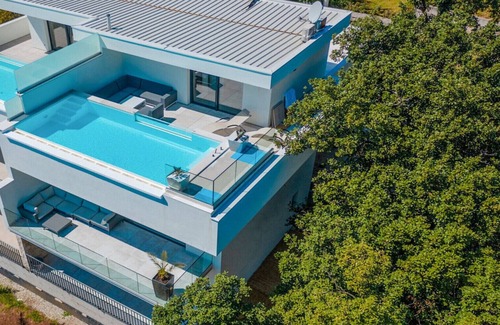 Pobri Villa | Villa The Boat for 6+2 near Opatija with sea view & infinity pool at balcony