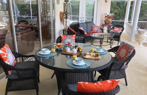 Caloosahatchee Villa | Villa The White House