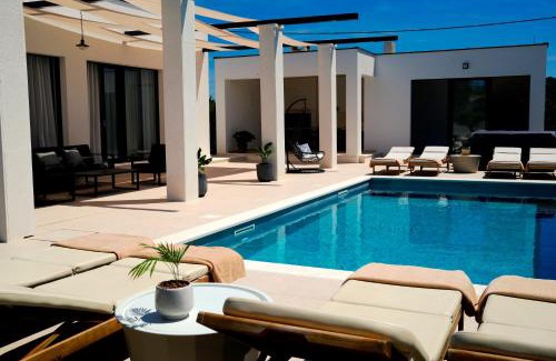 Dvornica Villa | Villa Thora