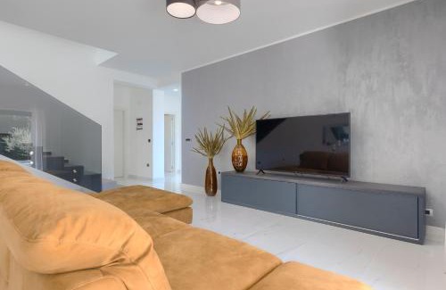 Melnica Villa | Villa Tonchi 3 Bedroom Private Pool BBQ & Garden