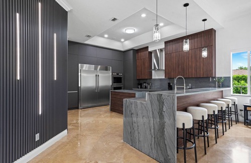 Miami Shores House | Villa Tortuga: 10 BR 9,500 sq. ft Extravagant Miami Estate w pool, movie theater