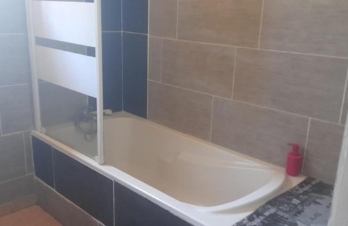 Vinon-sur-Verdon Villa | Villa tout confort, 3 chambres, clim, piscine, jardin, wifi, chaines cinéma