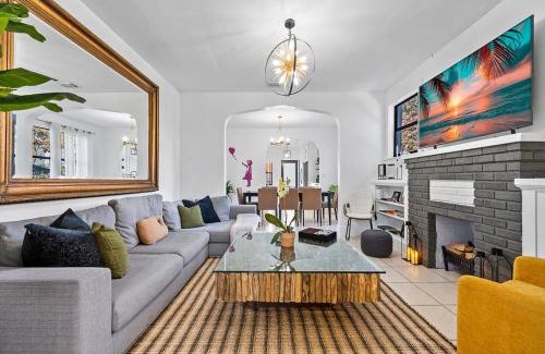 East Little Havana House | Villa Tranquillo Calle Ocho Pool & Hot Tub