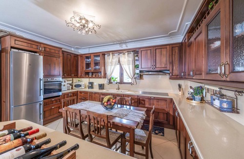 Monopari Villa | Villa Tresor - Six Bedroom Villa, Sleeps 11