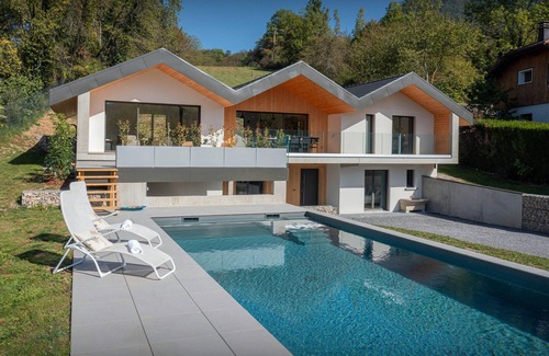 Echarvines Villa | Villa Trois Lauriers - Lake Annecy stay 8p with outdoor pool - OVO Network