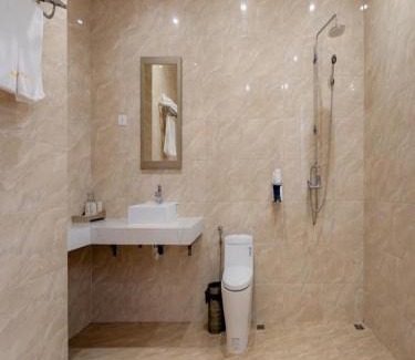 Ha Long Apartment | Villa Tuần Châu 10 phòng ngủ - sát biển - bể bơi - sân vườn BBQ