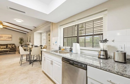 Northeast Carrollton House | Villa Tulum ★ Spacious/Cozy/Covered patio/BBQ