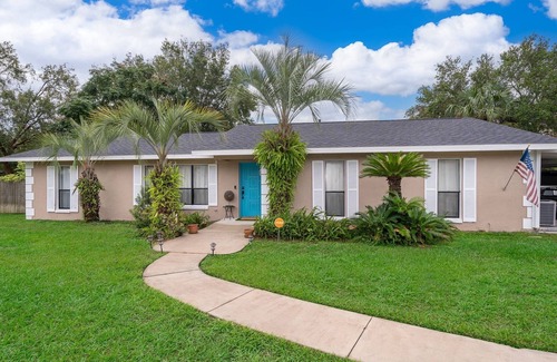 Candler House | Villa Turquesa Charming 3-bedroom house in pleasant Ocala with AC, WiFi
