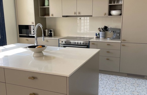 Soulac-sur-Mer Villa | Villa Turquoise, 5-minute walk from the beach and market. Sleeps 14. Swimming pool