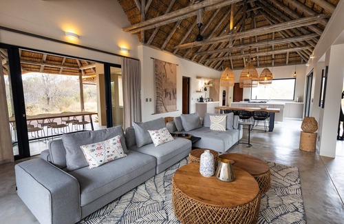 Hoedspruit Villa | Villa Uthando: Stylish brand new villa with amazing views