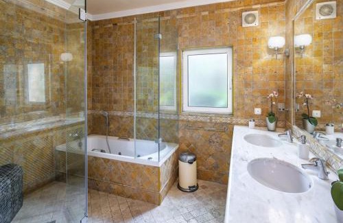 Mato Serrao Villa | Villa Vale De Lapa, Amazing Sea Views, Heated Swimming Pool, Jacuzzi, Ac - Stunning House