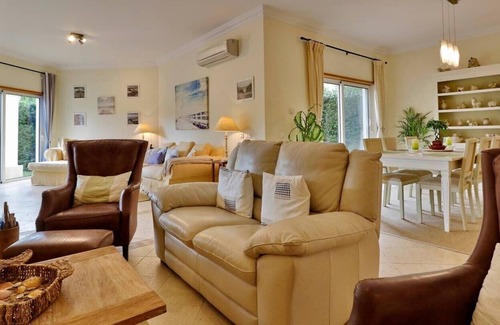 Vale do Garrao Villa | Villa Vale Do Lobo 176 - 4 Bedroom villa - Great pool area - WiFi and Air conditioning