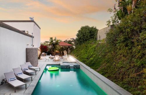 Hidden Valley House | Villa Valencia by AvantStay Entertainers Dream w Outdoor Kitchen Spa Views