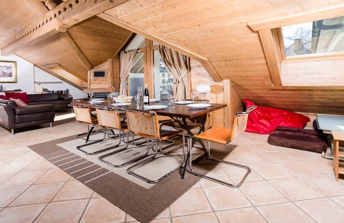 Chamonix City Centre Cottage | Villa Vallet Apartment - an apartment that sleeps 6 guests in 3 bedrooms