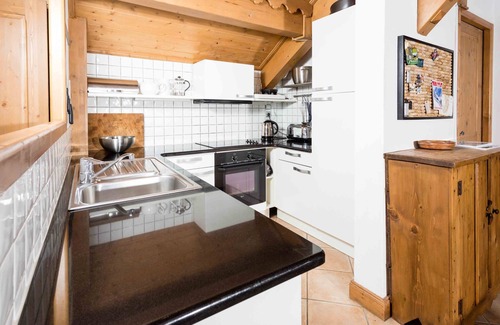 Chamonix City Centre Cottage | Villa Vallet Apartment - an apartment that sleeps 6 guests in 3 bedrooms