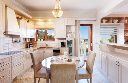 Kato Galatas Villa | Villa Vanelia Mare - NEW weekly discount! Pool & BBQ - 200m from the beach!