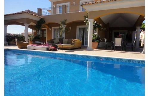 Vale do Garrao Villa | Villa Varandas Do Lago | 5 Bedroom villa | Private Pool | Table tennis | A.