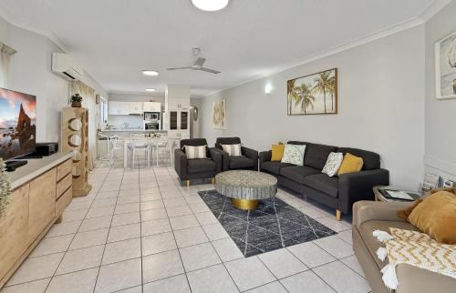 Torquay Apartment | Villa Venezia Apt 3 - Spacious Hervey Bay beachfront apartment