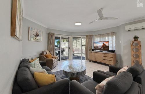 Torquay Apartment | Villa Venezia Apt 3 - Spacious Hervey Bay beachfront apartment