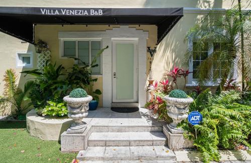 Flamingo/Lummus Bed & Breakfast | villa venezia bb