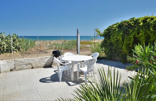 Alcamo Marina Ski Chalet | Villa Venus with direct access to the beach