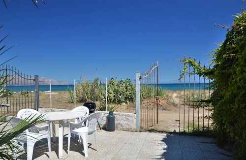 Alcamo Marina Ski Chalet | Villa Venus with direct access to the beach