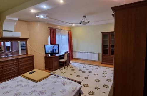 Berehove House | VILLA VERA