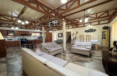 Chomes Villa | Villa Verde Un Lugar Perfecto Para Relajarse Cerca de Playas, Cataratas