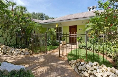 Central Beach Villa | Villa Vero- Central Beach, 5 bed/6 bath with pool!