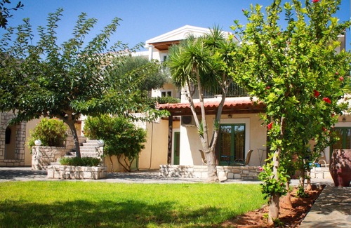 Koutouloufari Apartment | Villa Vicky