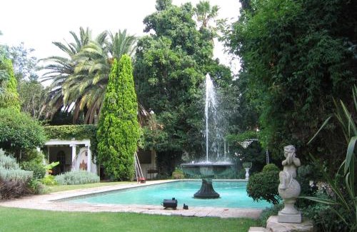 Ekurhuleni House | Villa Victoria executive Guest House