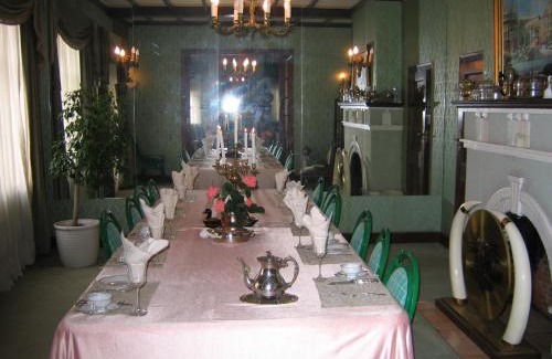 Ekurhuleni House | Villa Victoria executive Guest House