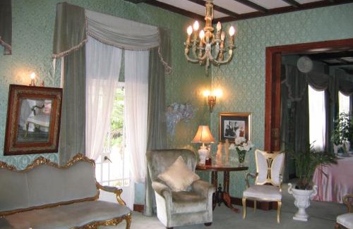 Ekurhuleni House | Villa Victoria executive Guest House