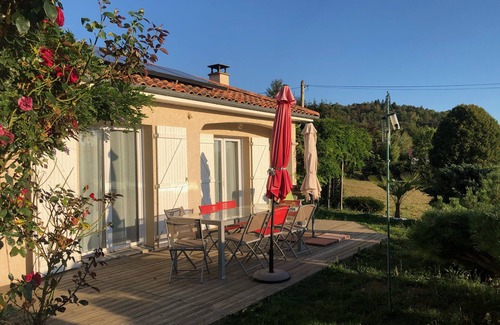 Aydat Villa | VILLA, VIEW, VOLCANO PARK, BEACH, SAILING, SKIING, MOUNTAIN BIKING, ACTIVITIES