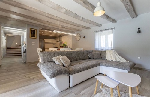 Beram Villa | Villa Viscum in Central Istria for 8 persons with large garden - pet friendly