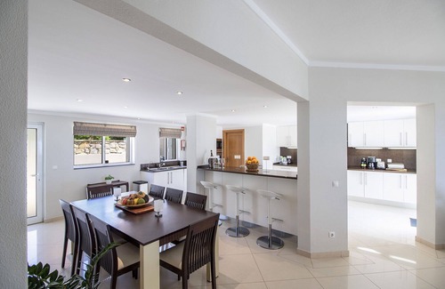 Valados Villa | Villa Vista | 4 Bedrooms | Beautiful Panoramic Views | Goldra