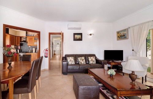 Barrocal Villa | Villa 'Vivenda Luz E Lúdica' with Private Pool, Wi-Fi and Air Conditioning