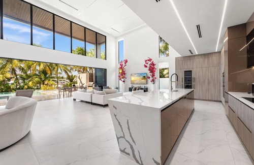 Northeast Miami Villa | VILLA WATER FRONT MIAMI BEACH 6 BEDROOMS LUXURY 14PPL FAMILY BIG GROUP FRIENDLY