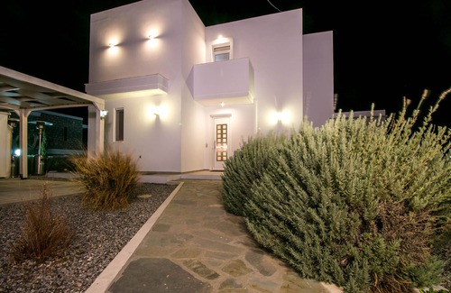 Kalithies Villa | Villa White Lady with pool & jacuzzi!