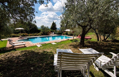 Castiglion Fiorentino Villa | Villa with private pool and tennis court, with the right mix of modern comfort, style and tradition.